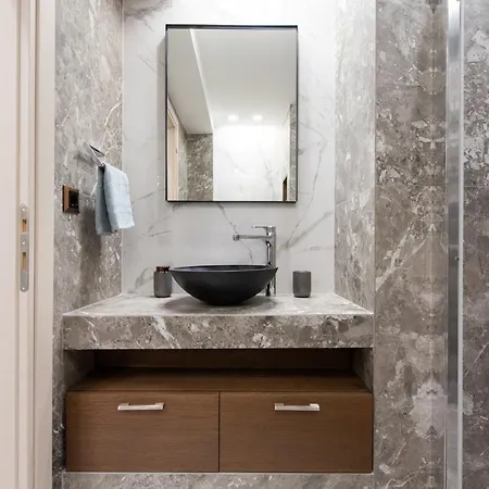 Apartment C34 Onyx Stylish